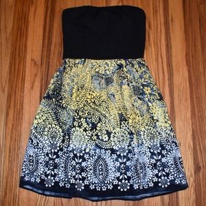 Strapless patterned dress